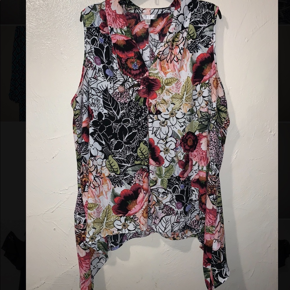 PRETTY floral sleeveless blouse